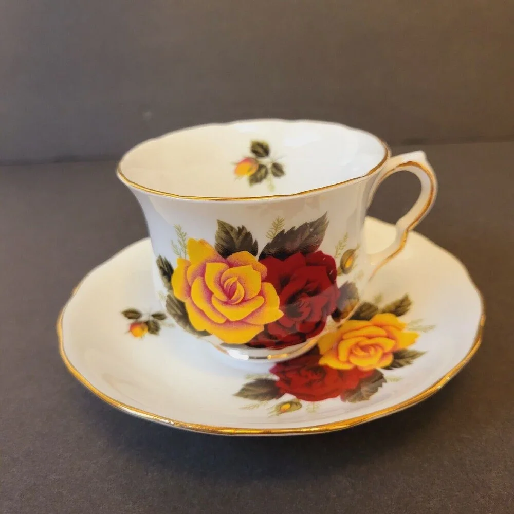 Vtg Quinn Anne Bone China Red & Yellow Cabbage Roses England Teacup And Saucer